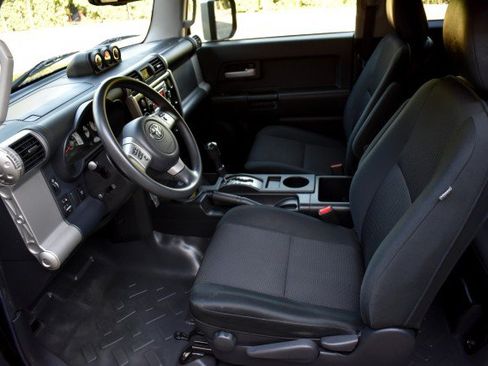 Used 2014 Toyota FJ Cruiser 4WD w/ Convenience Package image 32