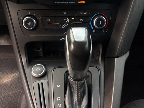 Used 2015 Ford Focus SE w/ SE Sport Package FWD image 12