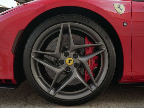 Used 2021 Ferrari F8 Tributo RWD image 31