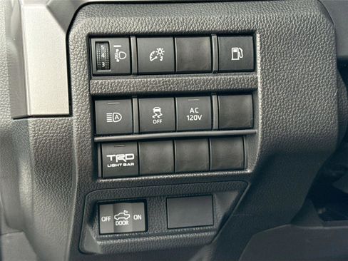 Used 2025 Toyota Tacoma TRD Off-Road AWD/4WD image 18