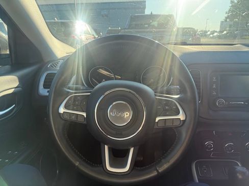Used 2018 Jeep Compass Latitude FWD image 6
