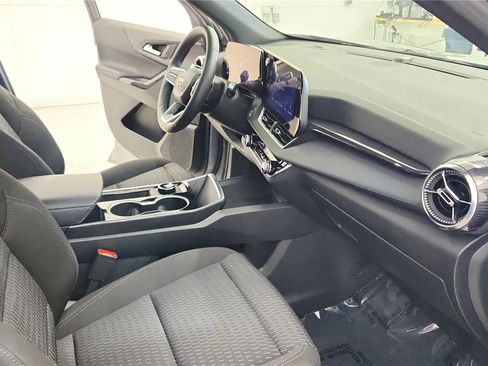 Used 2026 Chevrolet Equinox LT FWD image 37