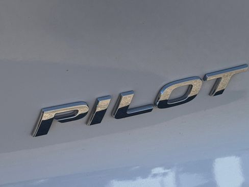 Used 2017 Honda Pilot Touring image 25