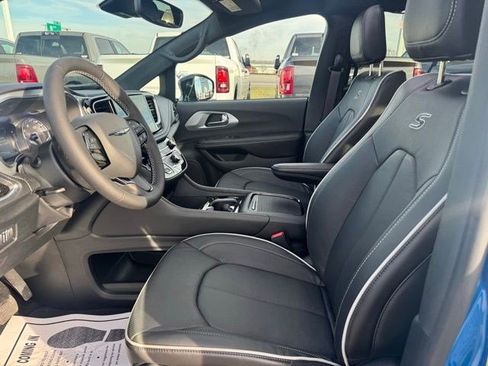 New 2026 Chrysler Pacifica Limited w/ S Appearance Package image 9