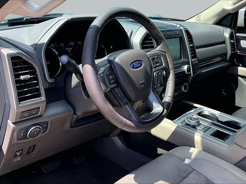 Used 2018 Ford Expedition XLT w/ Equipment Group 202A RWD image 18