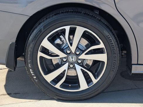 Certified 2024 Honda Odyssey Touring image 7
