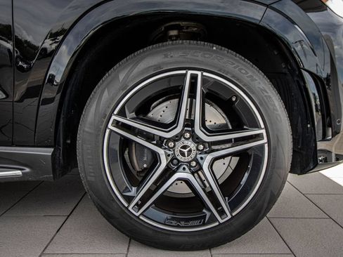 Used 2023 Mercedes-Benz GLS 580 4MATIC image 4