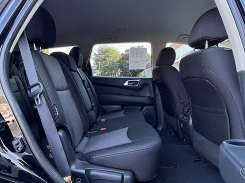 Used 2018 Nissan Pathfinder SV image 24
