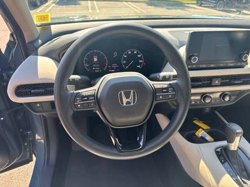 Used 2023 Honda HR-V LX image 14