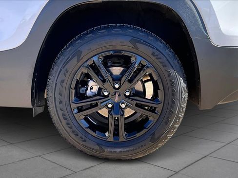 Used 2024 GMC Terrain AT4 w/ Infotainment Package II image 10