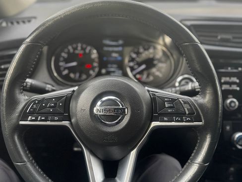 Used 2017 Nissan Rogue SV image 10