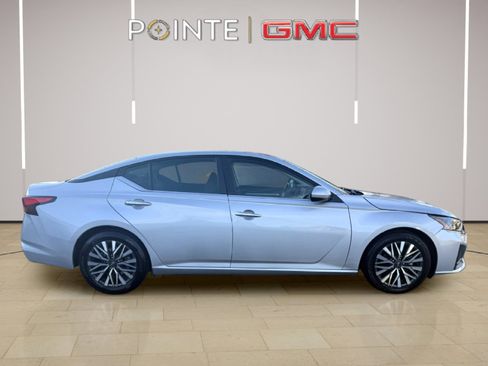 Used 2023 Nissan Altima 2.5 SV image 9