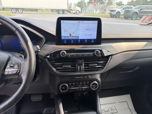 Used 2020 Ford Escape Titanium AWD/4WD image 24