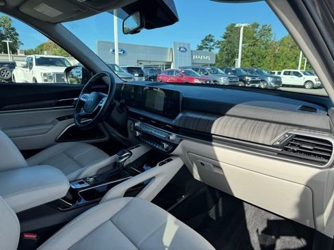 Used 2023 Kia Telluride EX w/ EX Captain's Chair Package image 28