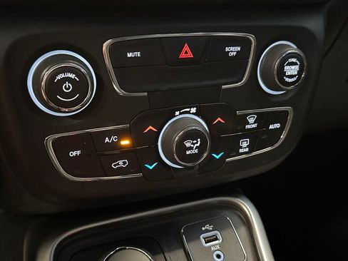 Used 2018 Jeep Compass Latitude w/ Popular Equipment Group AWD/4WD image 15