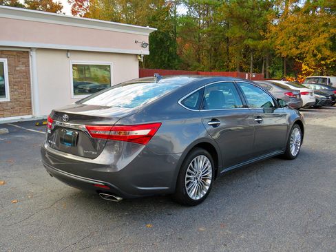 Used 2017 Toyota Avalon Limited image 7