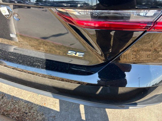 Used 2025 Toyota Camry SE FWD image 3