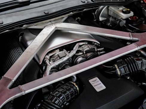 Used 2019 Aston Martin V8 Vantage Coupe image 98