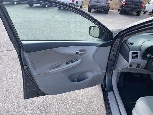 Used 2013 Toyota Corolla LE image 17