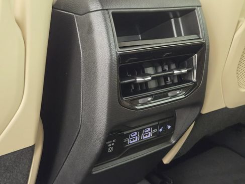 Used 2023 Jeep Grand Cherokee Limited AWD/4WD image 32