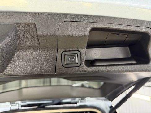 Used 2017 GMC Acadia Denali w/ Technology Package AWD/4WD image 10