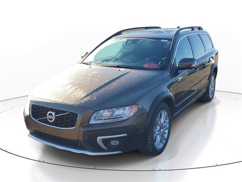 Used 2016 Volvo XC70 T5 Premier w/ Proximity Package image 2