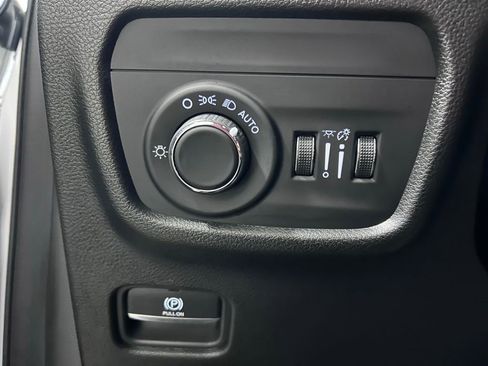 Used 2023 Jeep Grand Cherokee L Laredo AWD/4WD image 7