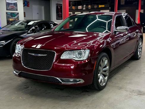 Used 2018 Chrysler 300 Limited RWD image 1