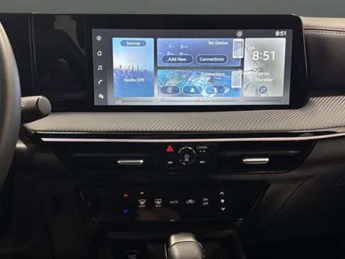 Used 2025 Nissan Kicks SR FWD image 12