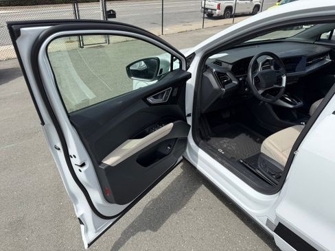 Used 2024 Audi Q4 e-tron Premium Plus AWD/4WD image 9