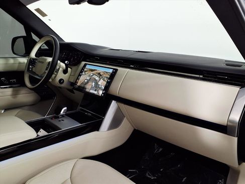 Used 2025 Land Rover Range Rover SE image 10