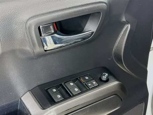 Certified 2023 Toyota Tacoma TRD Off-Road image 17