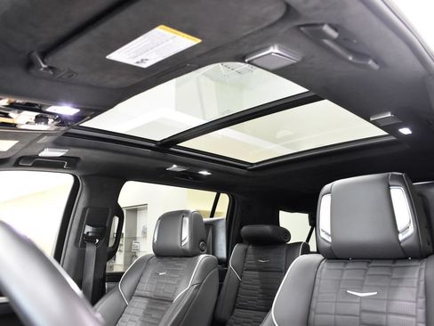 Used 2025 Cadillac Escalade ESV Sport Platinum w/ LPO, Floor Liner Package AWD/4WD image 2