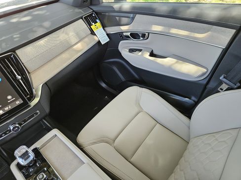 New 2026 Volvo XC90 B6 Plus w/ Protection Package Premier image 19