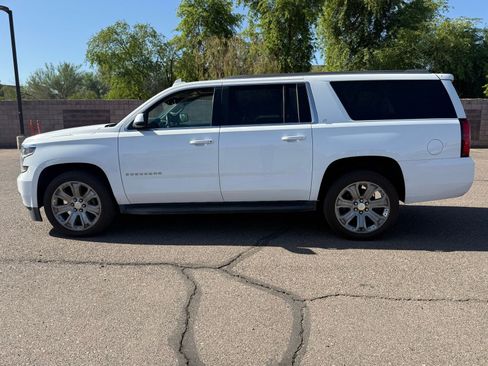 Used 2017 Chevrolet Suburban LT image 8