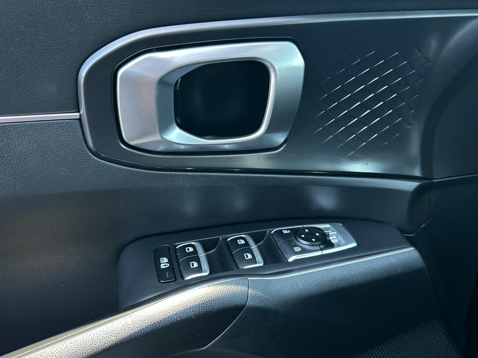 Used 2022 Kia Sorento S w/ Panoramic Sunroof Package FWD image 10