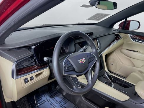 Used 2018 Cadillac XT5 Luxury w/ Driver Awareness Package image 8