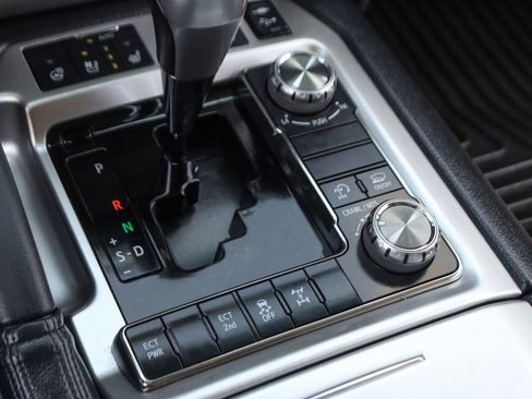 Used 2018 Toyota Land Cruiser AWD/4WD image 36