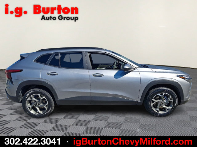 Used 2025 Chevrolet Trax LT FWD image 7