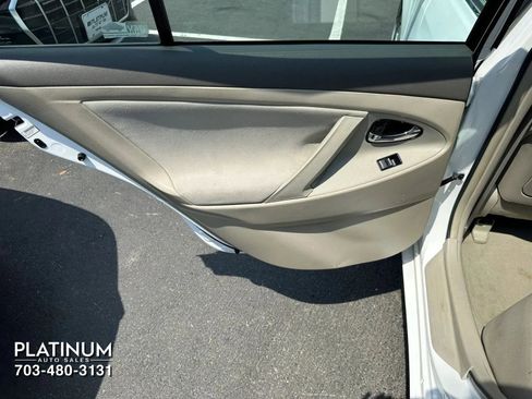 Used 2009 Toyota Camry LE FWD image 17