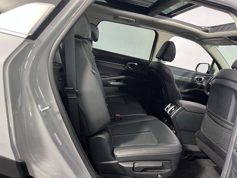 Used 2025 Kia Sorento S w/ Panoramic Sunroof Package image 28