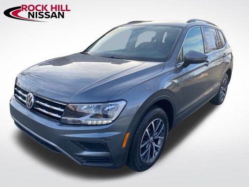 Used 2019 Volkswagen Tiguan SE w/ Panoramic Sunroof Package image 3