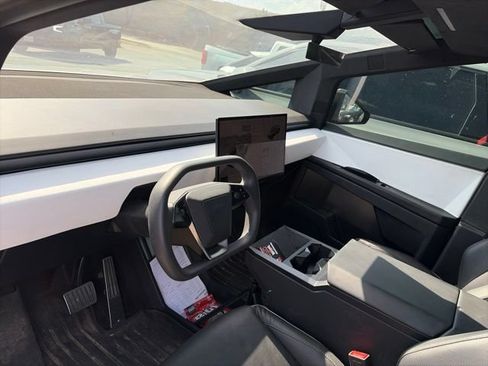 Used 2024 Tesla Cybertruck AWD Crew Cab image 12