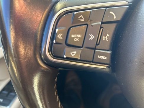 Used 2017 Jaguar XF Premium image 16