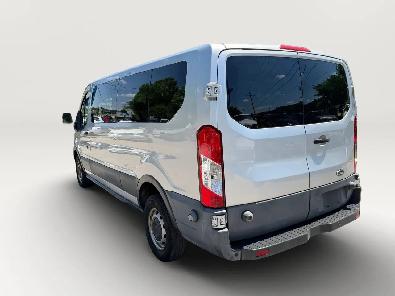 Used 2015 Ford Transit 350 XL RWD image 5