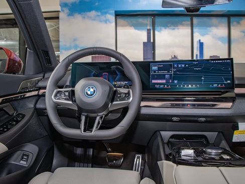 Used 2026 BMW 550e xDrive image 16