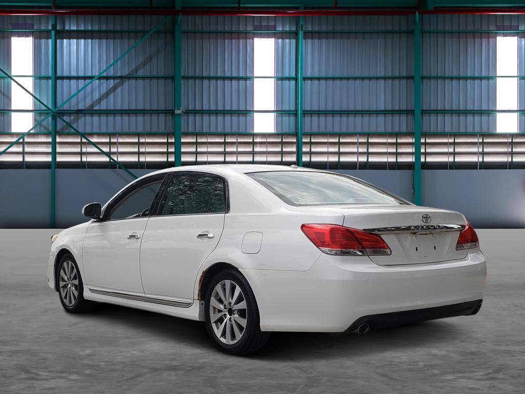Used 2011 Toyota Avalon Limited FWD image 3