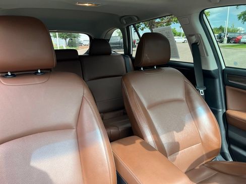 Used 2017 Subaru Outback 3.6R Touring AWD/4WD image 26
