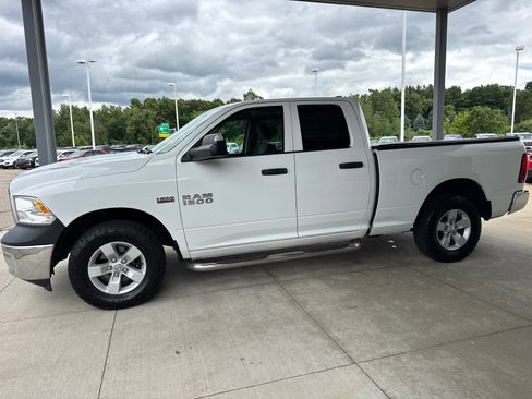 Used 2018 RAM 1500 ST w/ SXT Appearance Group AWD/4WD image 4