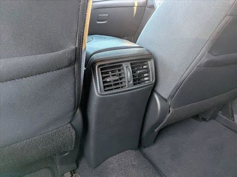 Used 2019 Nissan Rogue SV image 16